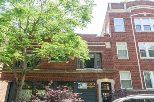 House 5863- Chicago's Premier Bed and Breakfast - image 4